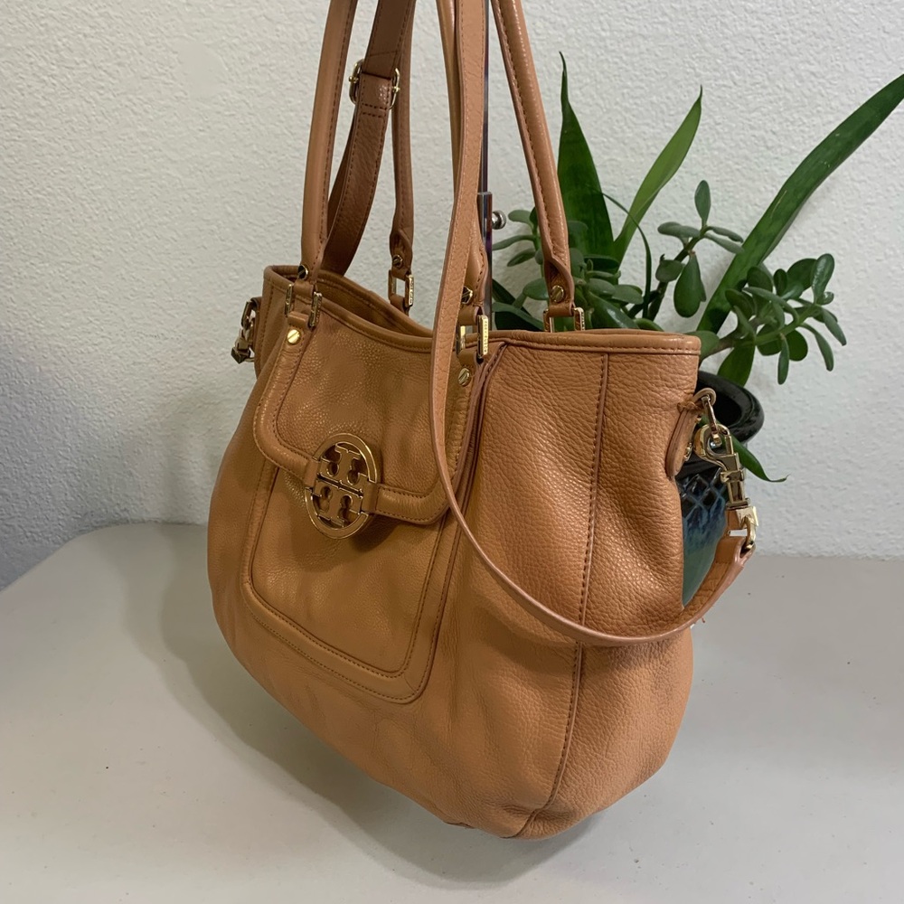 ๐๐ Tory Burch Camel Leather Shoulder Bag - Picture 3 of 14